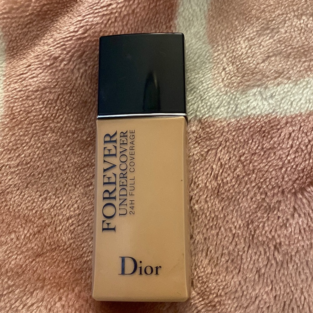 Dior Forever Undercover Foundation 020